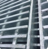 চাপ ঢালাই স্টেইনলেস স্টীল গ্রেটিং 30mm বিয়ারিং বার পিচ